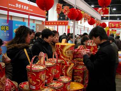 第十六屆上?！稗r(nóng)博會”開幕 市民提前置辦年貨